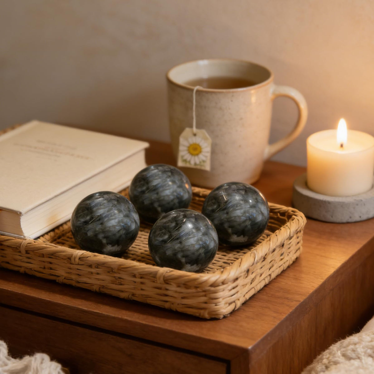 AierCrystal Natural Stone Crystal Sphere Feng Shui Home Decoration Ball Positive Energy Scrying Orb for Meditation Tool for Spiritual Space Purification Globe Diameter 5-6cm Labradorite Sphere
