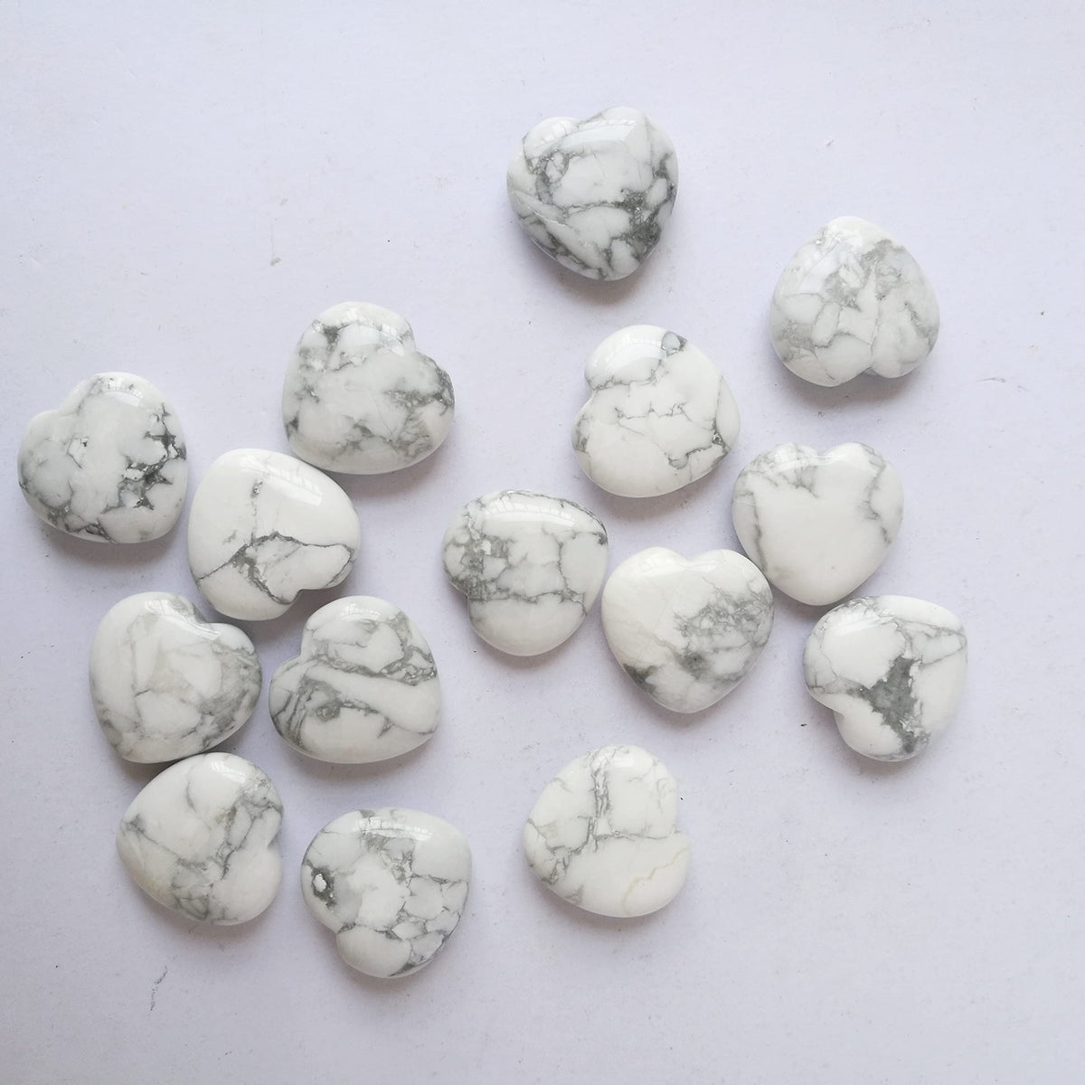 Bacatgem 3 Pcs Natural White Howlite Turquoise Pocket Palm Thumb Healing Crystal Heart Love Worry Stones,1 inches Reiki Balancing Crystal and Healing Stones