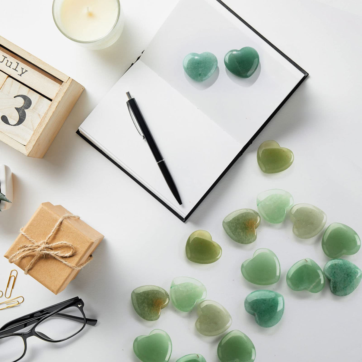 Patelai 24 Pcs Green Aventurine Heart Crystals Green Heart Shaped Worry Stones for Stress Relief, Mental Health Month, Reiki Balancing, Mini Pocket Gemstones Valentines Gift with Black Flannelette Bag