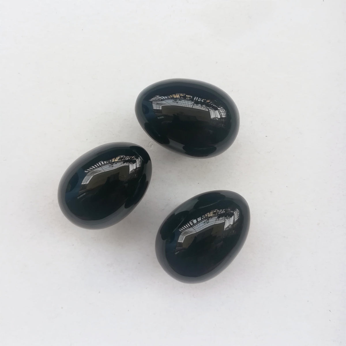 Sunshcat Natural Black Obsidian Egg Shaped Meditation Chakra and Home Decor Balance Crystals and Healing Stones Statue Set,35 * 50mm Easter and Thanksgiving Gift,with Wooden Bracket