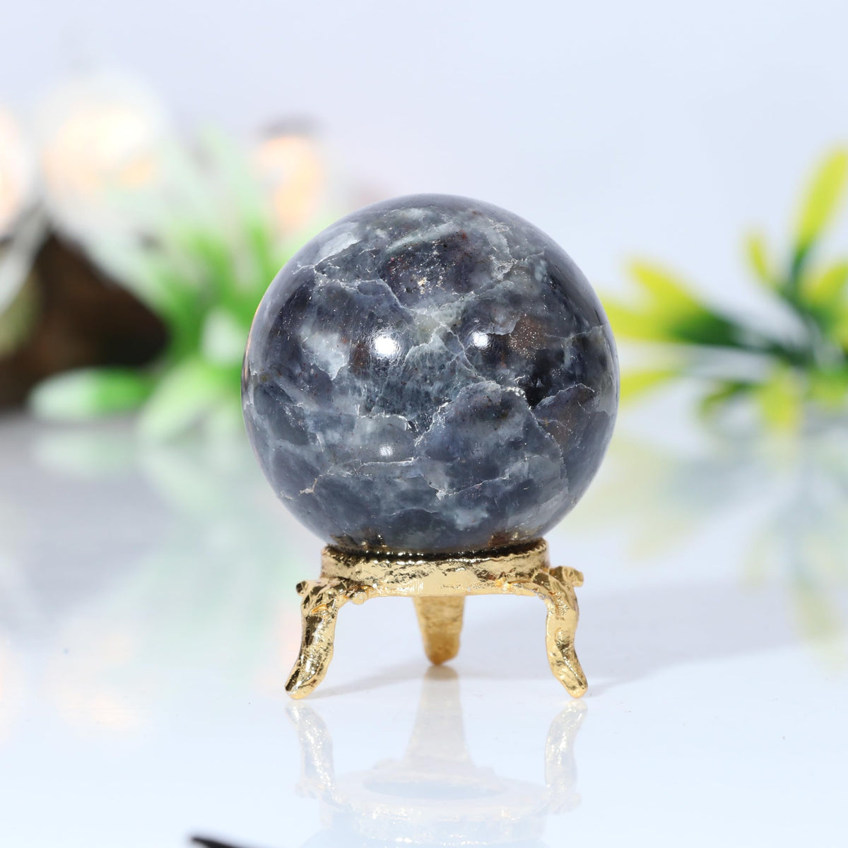 Crocon 45mm Iolite Stone Sphere Ball with Metal Stand 1400+ Carats Gemstone Ball Healing Sphere Sculpture Figurine for Fengshui Divination Home Decoration Photography Crystal Sphere