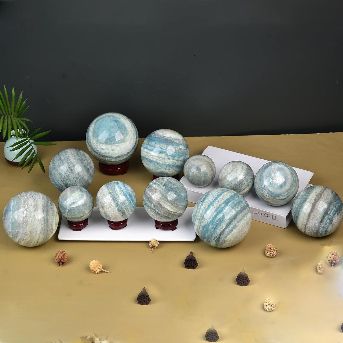 JIC Gem Natural Trolleite Crystal Ball Sphere Blue Healing Crystal Gemstone Ball with Display Stand Home Decor Meditation Grid Energy Balance (50-60mm)