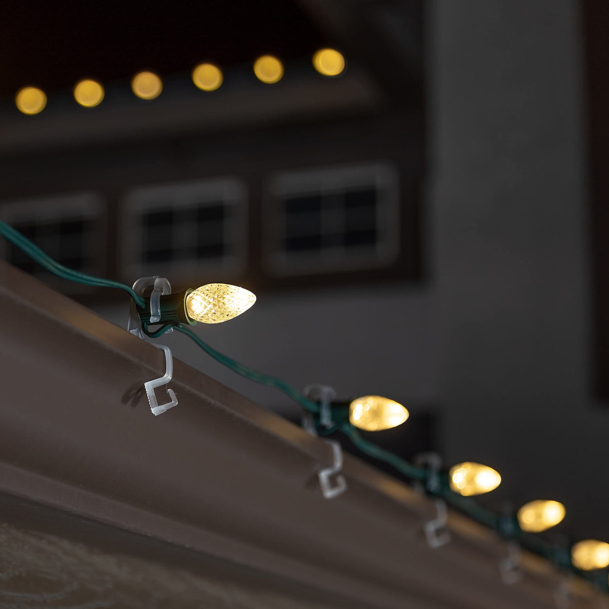 HLO Lighting Omni All-in-One Christmas Light Clips | Hang C9 or C7 Light Strings from Rain Gutters or Shingles | Pack of 100 Clips