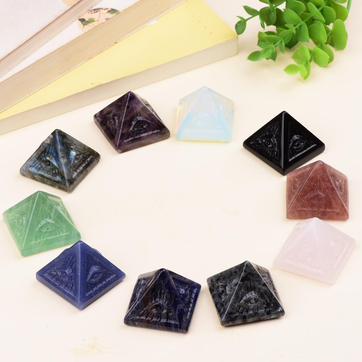 QLRSUXN Fluorite Healing Crystal Pyramid,Natural Stone Green Pyramid for Meditation, Reiki Energy, Chakra Balancing,Energy Enhancement Great Gift for Home Decor, Office Desk, and Spiritual Practices