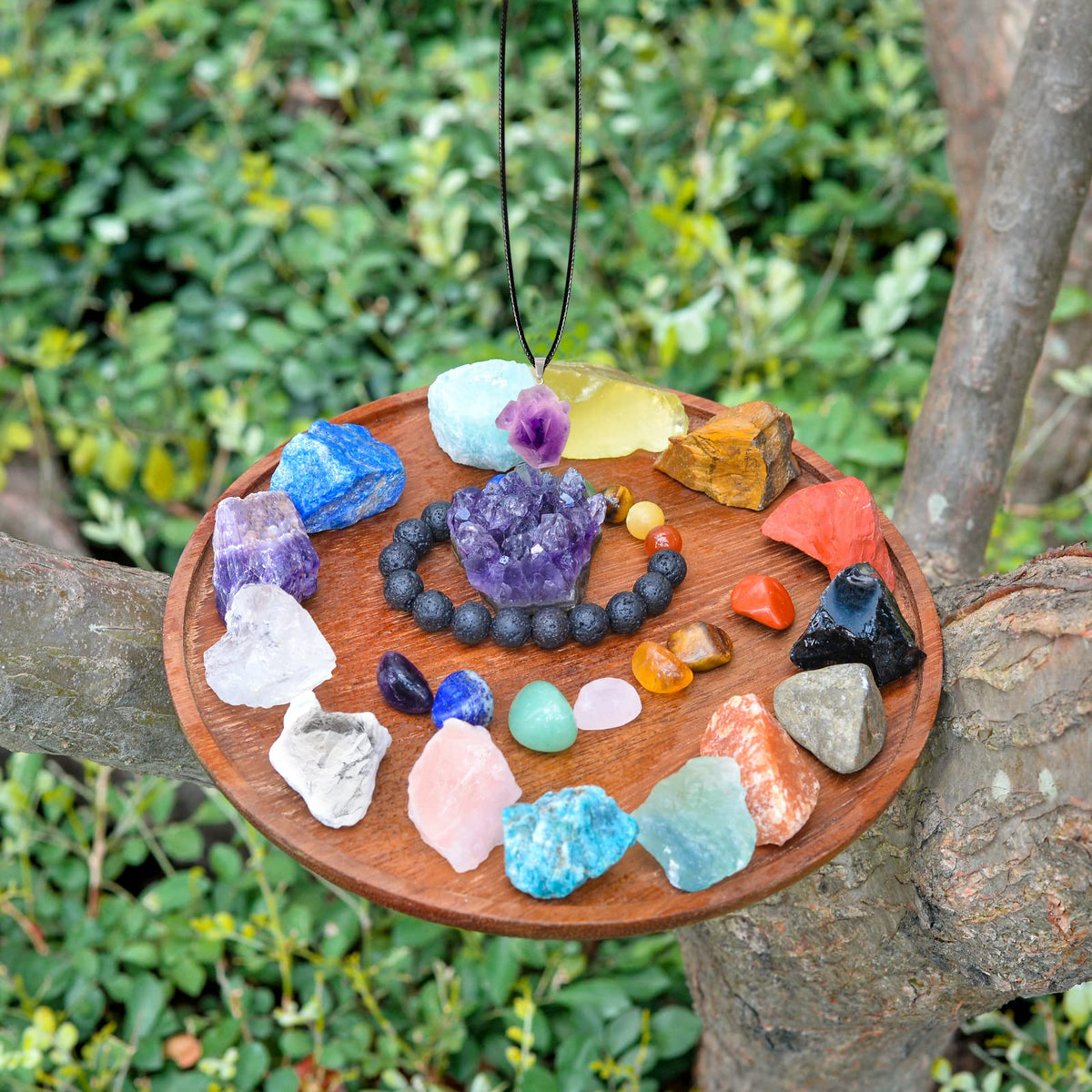 AOOVOO 26 PCS Crystals and Healing Stones, Healing Crystals Gift Set, 7 Raw Chakra Stone, 7 Tumbled Gemstones, Crystal Amethyst Necklace, Selenite Plate, Lava Bracelet, Clear Quartz, Gift Box