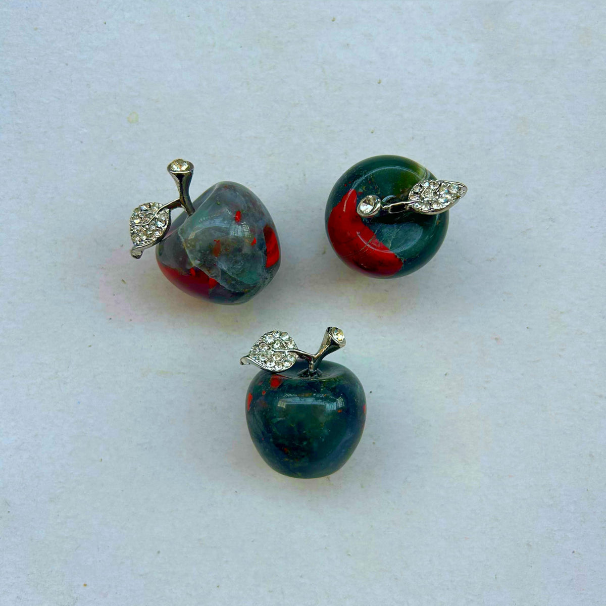 Sunshcat Natural African Bloodstone 1.18 Inchs Apple Crystal and Healing Stone Statues,Room Decoration Christmas Decorations Thanksgiving Gifts Office Gifts Collectibles