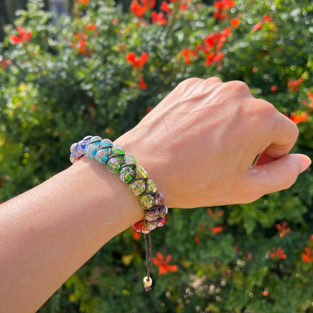 ARTSY Crafts Glow in The Dark Firefly Beads Bracelets, 7 Chakras Crystal Mermaid Glass Beaded Bracelets for Anti Anxeity Healing Energy Money Wealth Abundance Stackable Bangle Wristband (Multi)