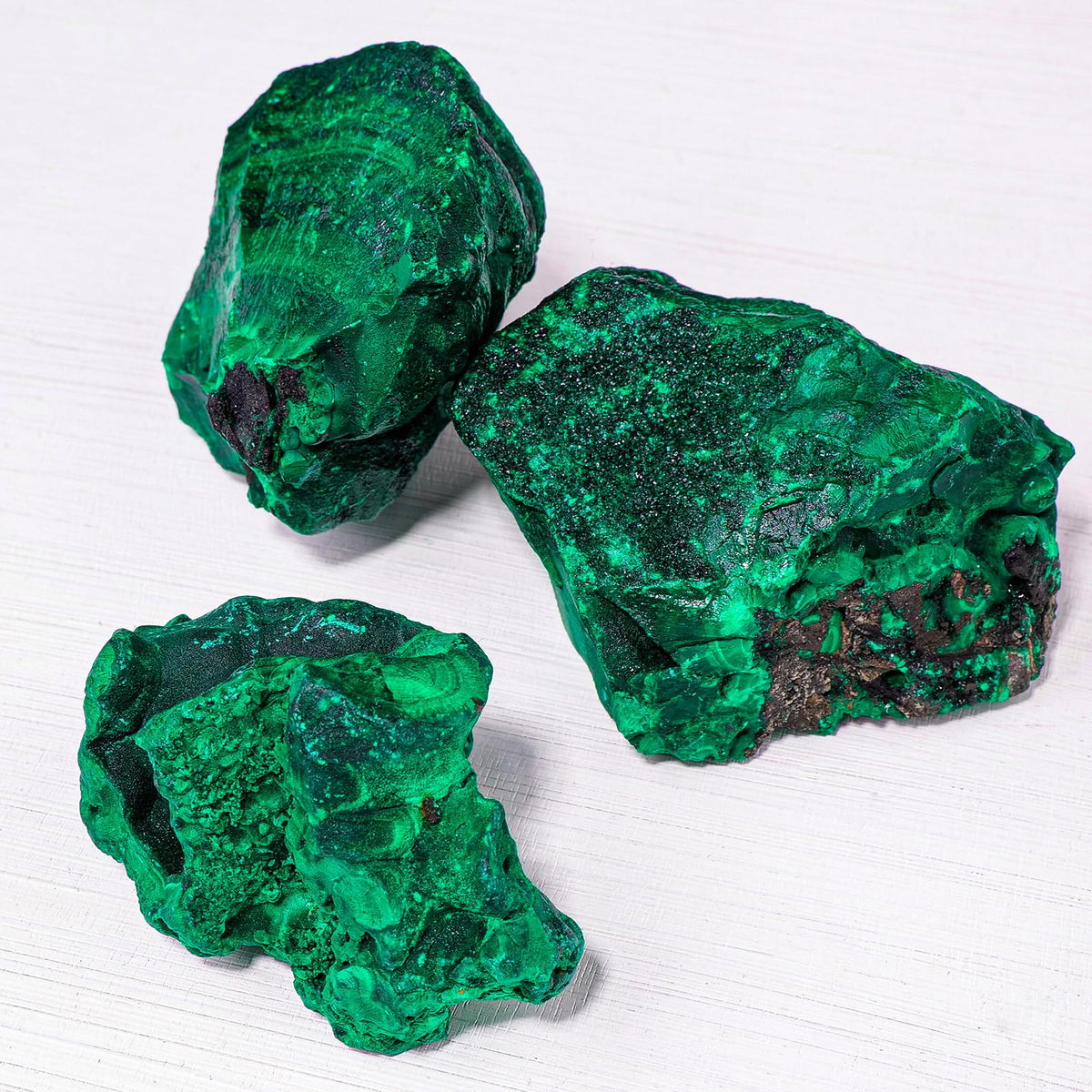 Apengshi Natural Malachite Crystal Stone 0.05-0.11lb Raw Malachite Stone Irregular Rough Malachite Mineral Specimen Original Shape Healing Crystal Gem Worry Relief Stress with Gift Box