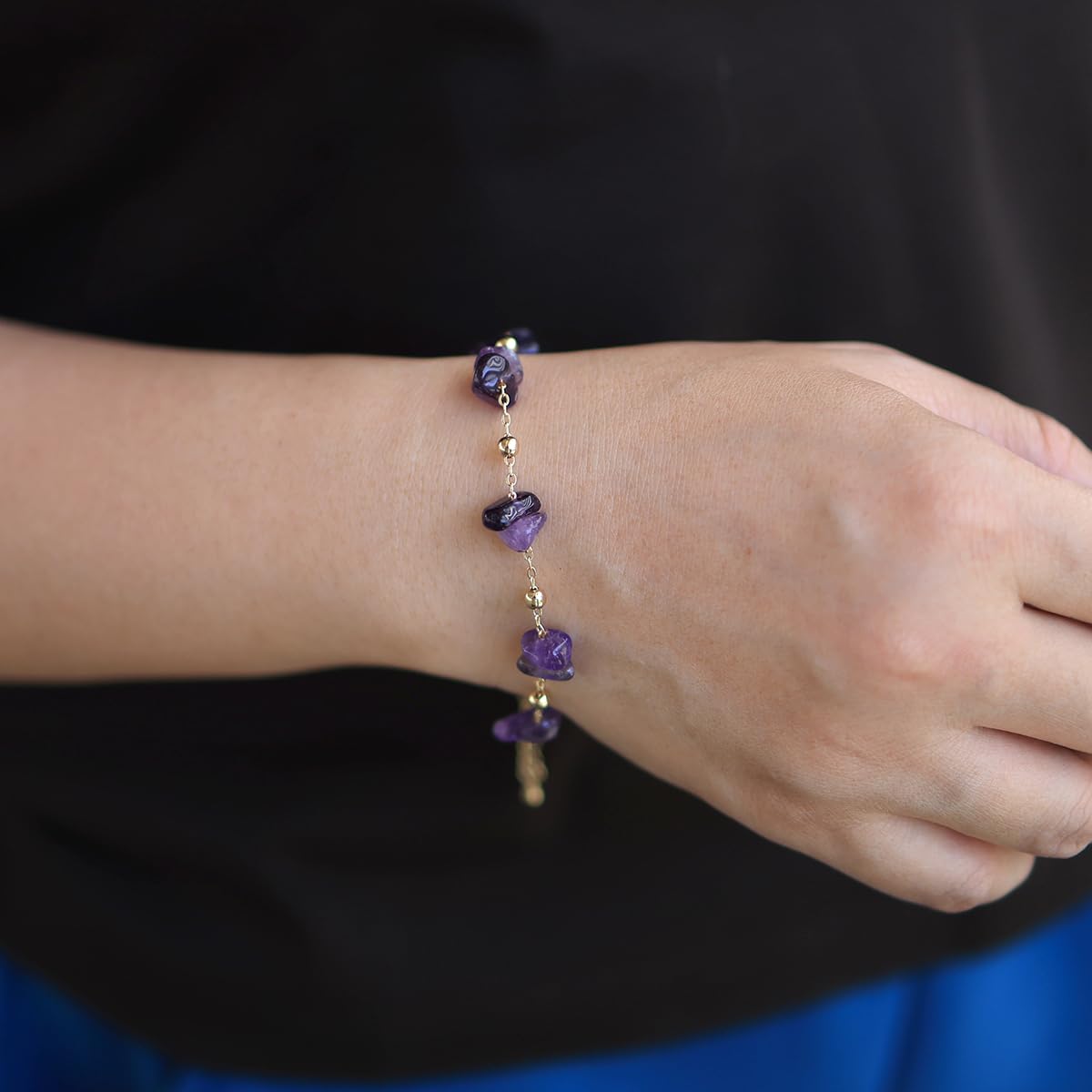Jewever Chip Tumbled gems Bracelets for Women Copper Plated 14k Gold Chain Healing Crystals and Gemstones Bracelet Birthday Stone Gifts (Amethyst)