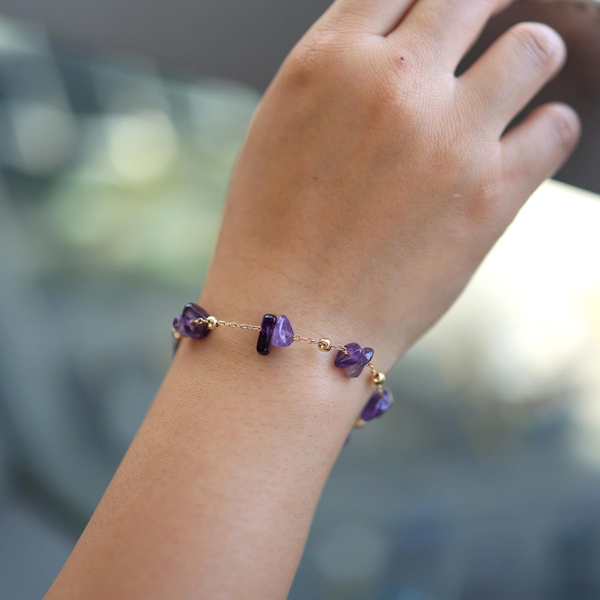 Jewever Chip Tumbled gems Bracelets for Women Copper Plated 14k Gold Chain Healing Crystals and Gemstones Bracelet Birthday Stone Gifts (Amethyst)