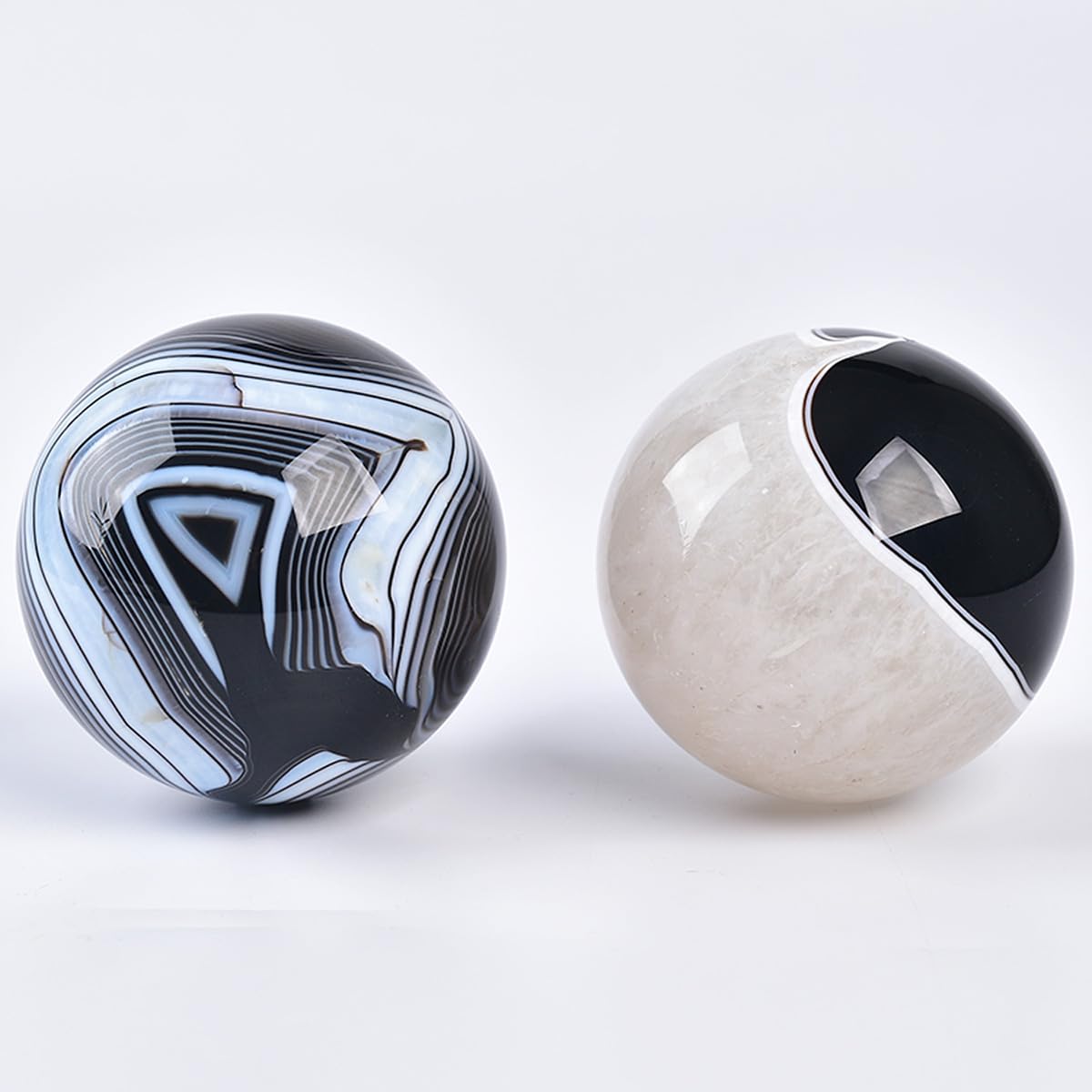 JIC Gem Natural Black Onyx Agate Crystal Ball Round Healing Crystals Decorative Sphere with Wooden Stand Meditation Home Decor 2.3-2.7 inch (60-70mm)