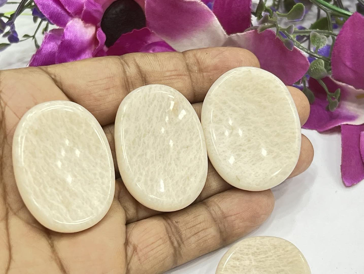 GEMSCITE Moonstone Thumb Worry Stones Metaphysical Gemstone Crystal Healing Reiki Men Women Gift FENG Shui Positive Energy Love Wellness Palm Stones Wicca Powerful