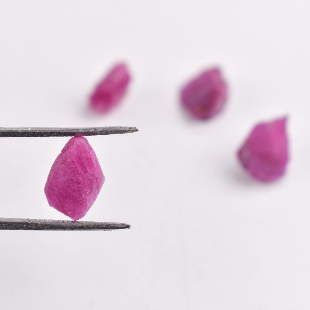 Natural Raw Burmese Ruby Gemstones, Rough Stones, July Birthstones, DIY-Handcrafts, July Birthstone, Energy Meditation Yoga Chakra Healing Crystals, Wholesale, Loose Bulk Lot, Wire Wrapping, Tumbling