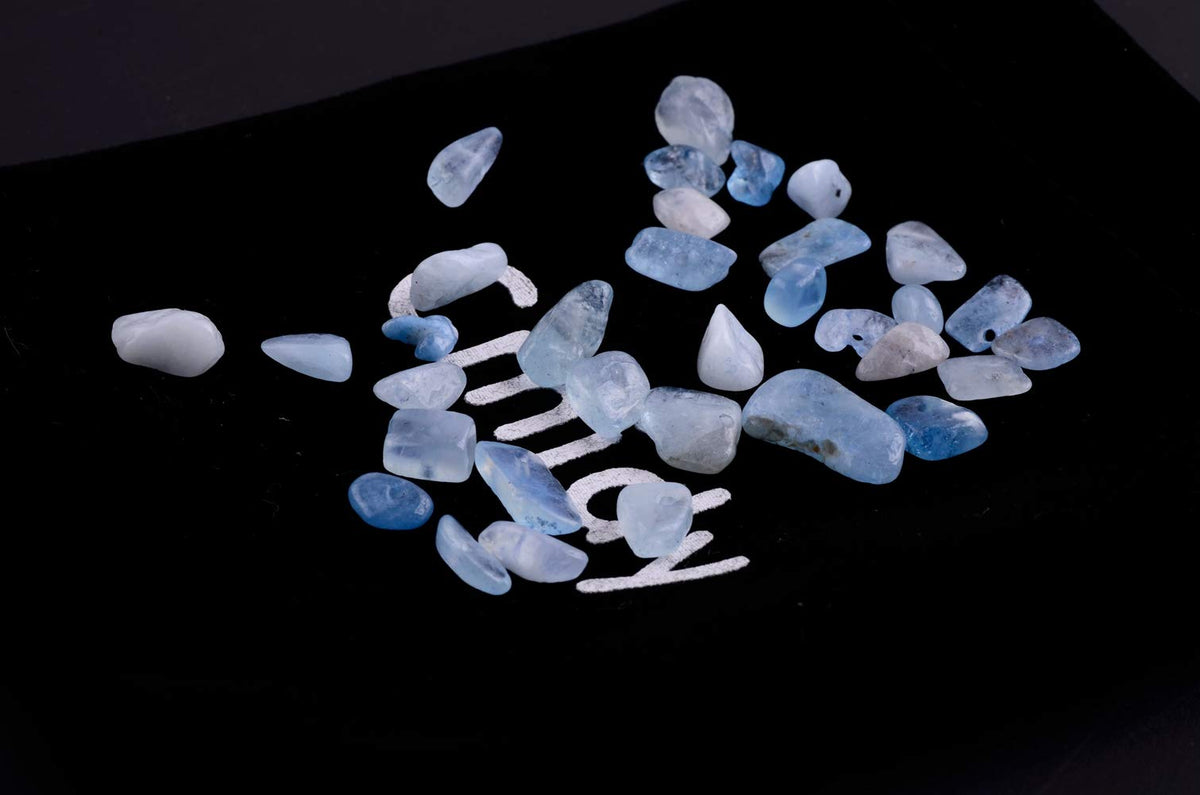Natural Chip Stone Beads 5-8mm About 400 Pieces Irregular Gemstones Healing Crystal Loose Rocks Bead Hole Drilled DIY for Bracelet Jewelry Making Crafting (5-8mm, Aquamarine)