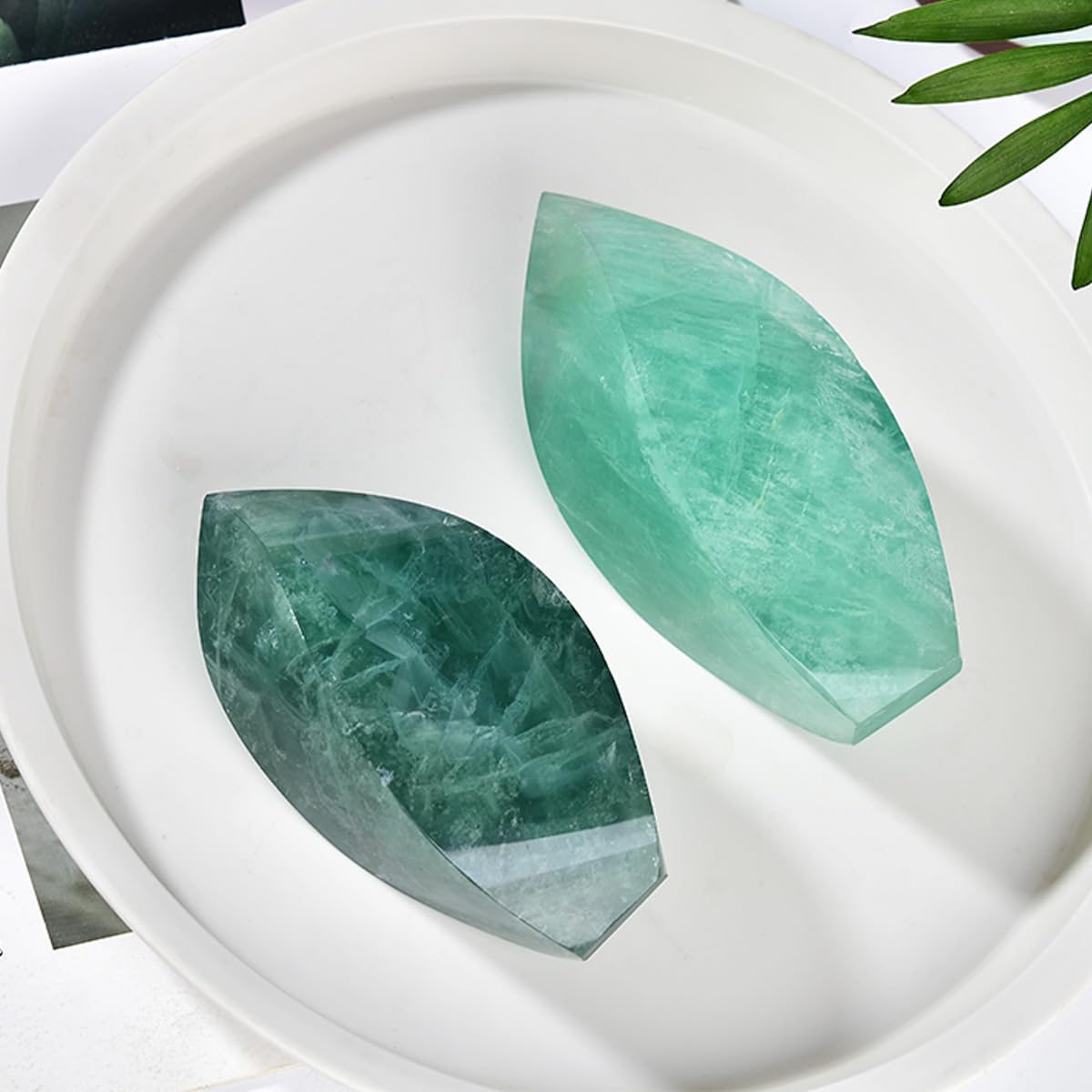 JIC Gem Green Fluorite Crystal Natural Healing Crystal Point Large 4 Sides Tower Fluorite Stone Energy Gemstone Home Decor 1.1-1.7 Lbs