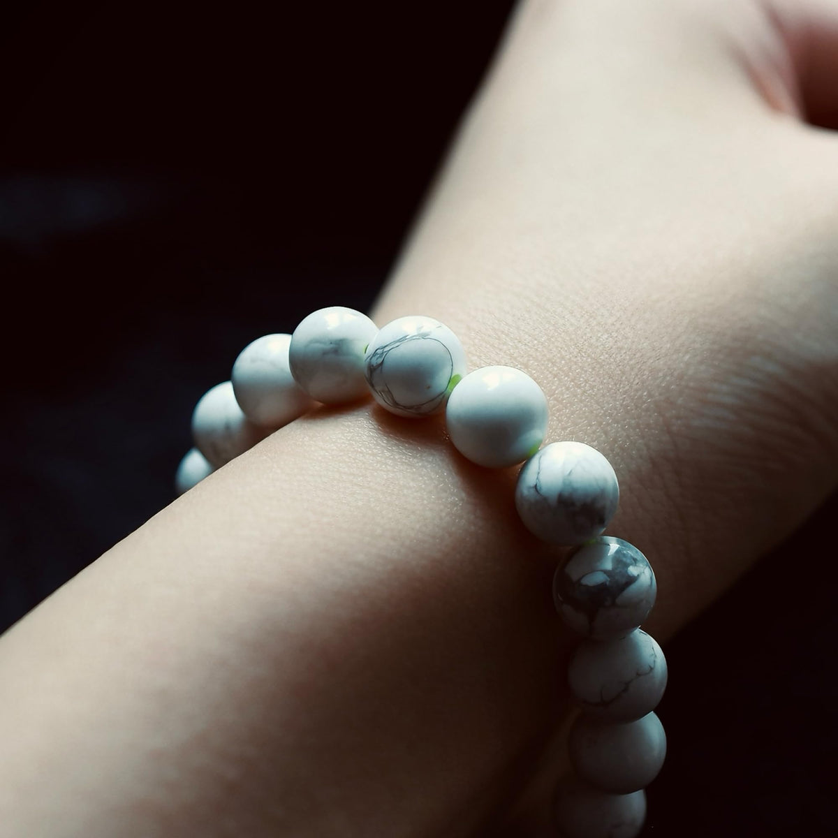 Cryhand Handmade 8mm Beaded Bracelets For Men Protection Bracelet For Women Chakra Feng Shui Stretchy Handmade Lucky Money Stretchy Crystal Bracelets Best Gifts (Howlite)