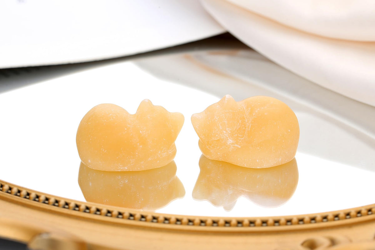 QINJIEJIE Fancy Calcite Cat Crystals Decor Sleeping Cat Statue Healing Stone Figurine Decors Gift Hand Carved Gemstones Office Room Home Desk Lucky Decoration Cute Orange Gifts for Women Men