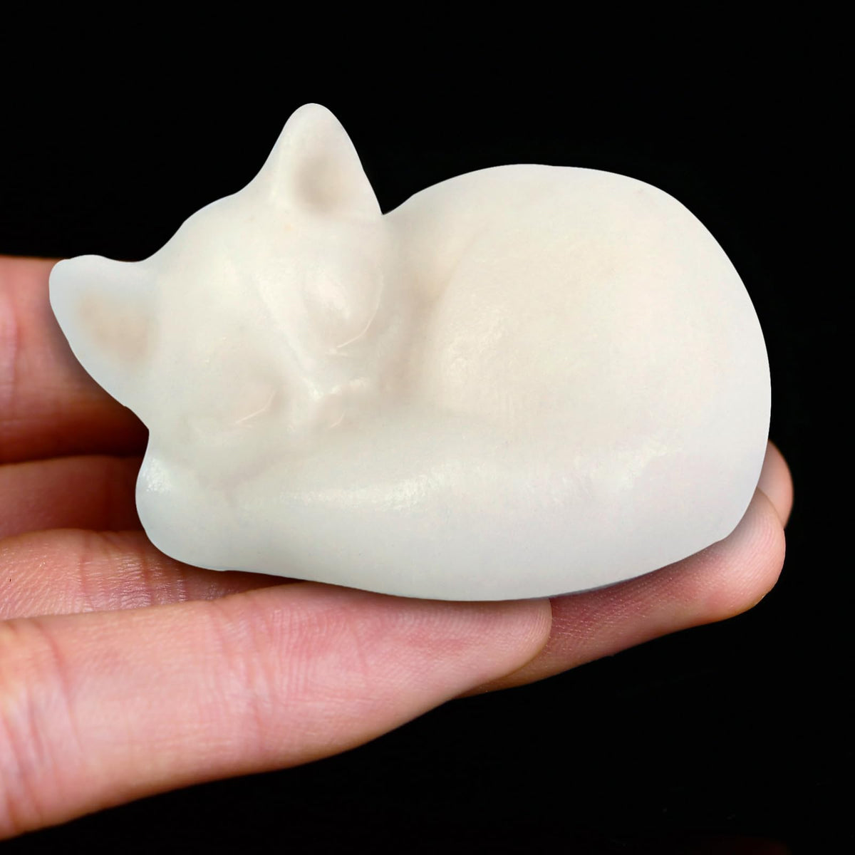 Ytbeoxk 2.1 Inch White Jade Cat Crystal Statue, Healing Crystal Sleeping Cat Gemstones Decorations, Lucky Cute Kitten Figurines, Gift Home Office Desk Decor for Cat Lover Man Woman