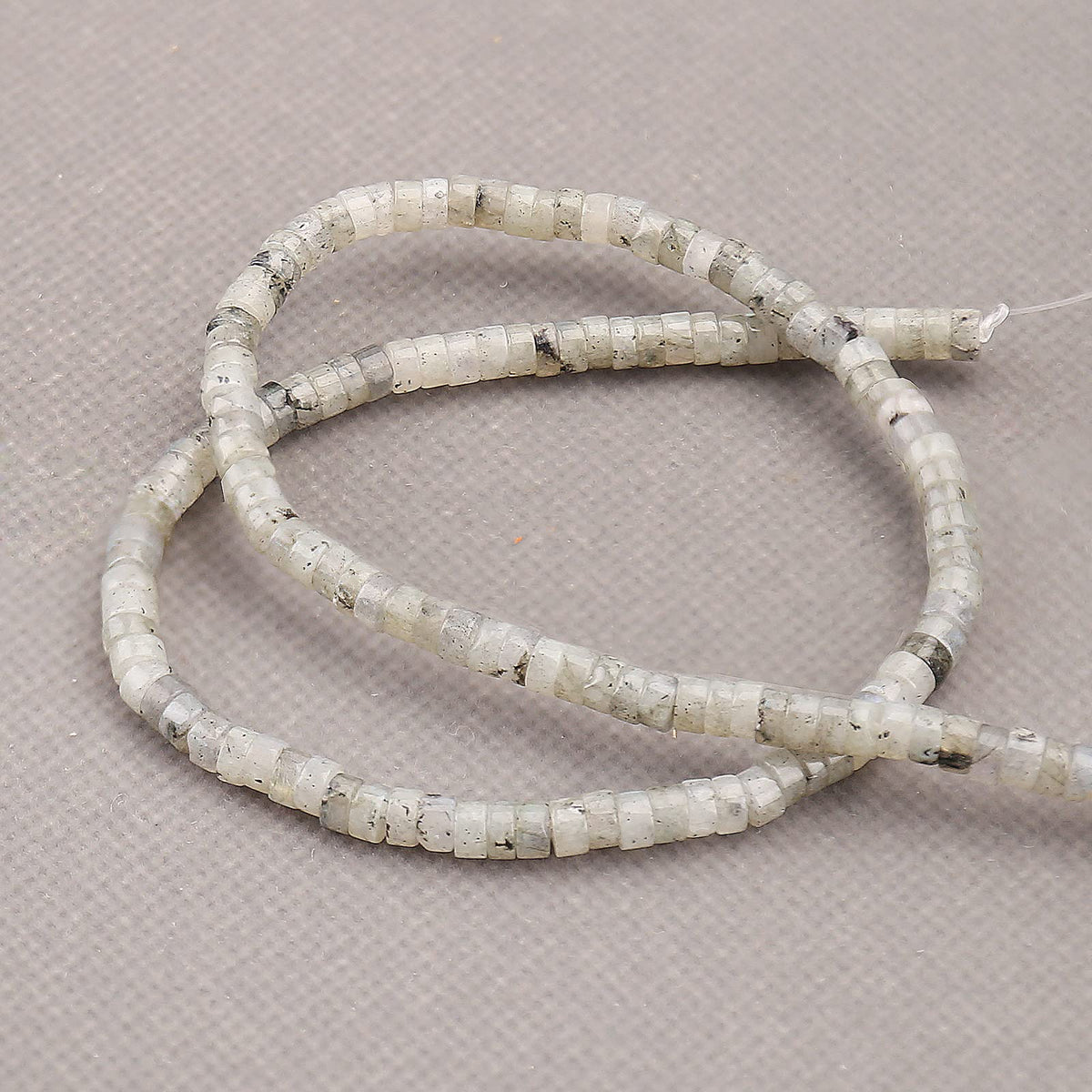 150PCs Natural White Labradorite Spacer Beads, Loose Semi Precious Flat Round Gemstone Heishi Disc Stone Beads for Beading Jewelry Making 4mm*2mm 38cm
