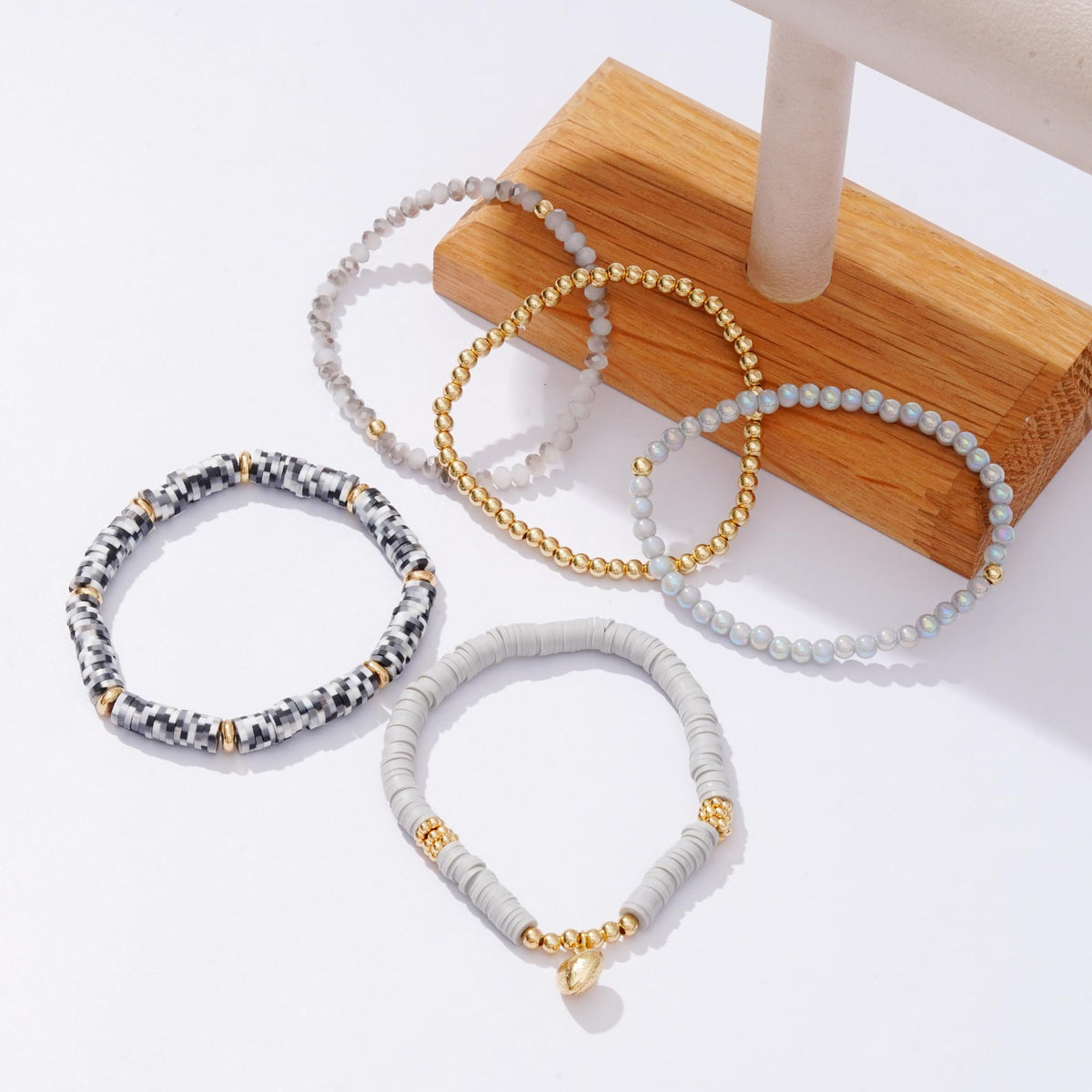 RISHEGAE Heishi Beaded Stretch Bracelets for Women Stackable Gold Polymer Clay Beads Bracelet Friendship Boho Summer Beach Bracelets Jewelry Set (E-Gray Heart)