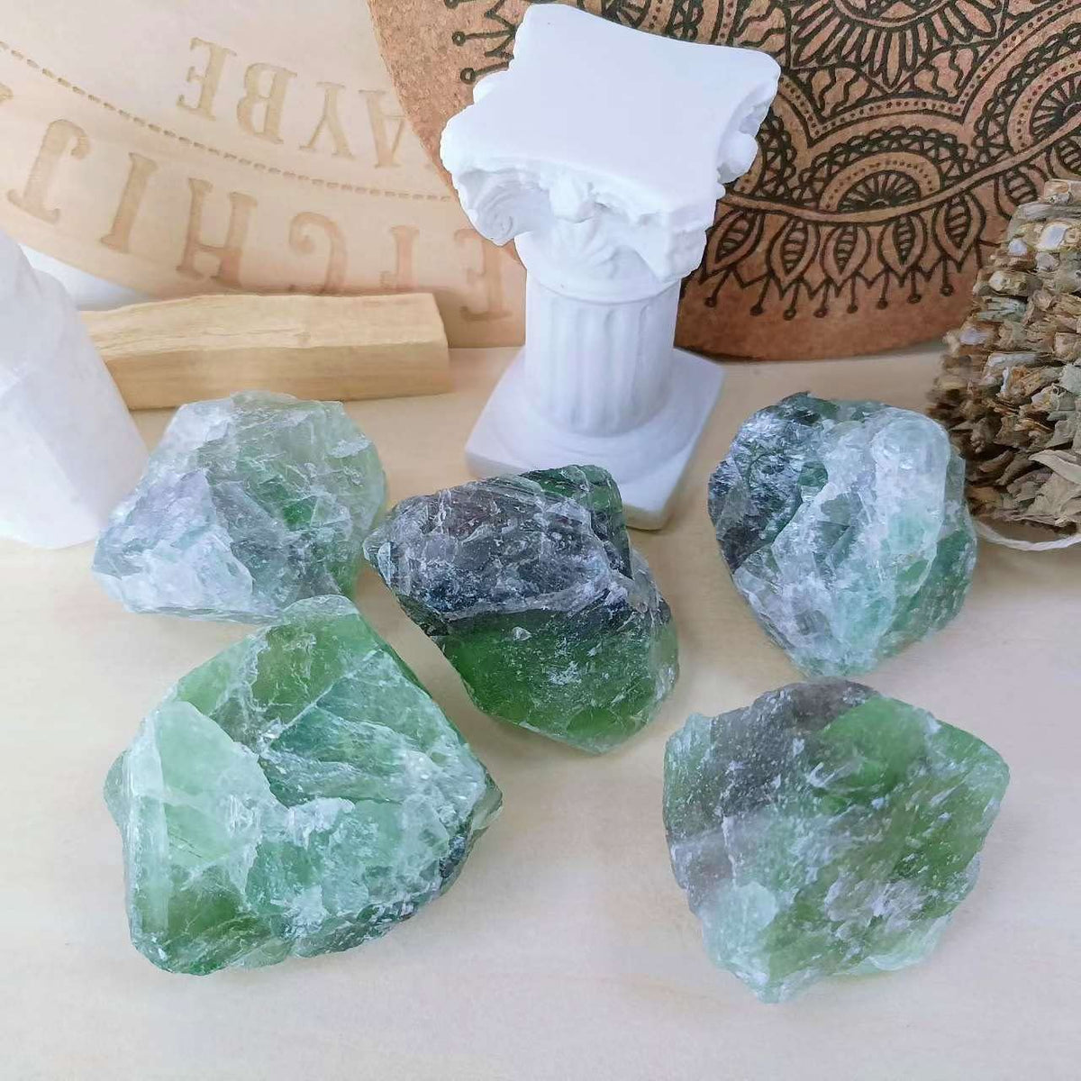 LAIDANLA 1lb 2" Fluorite Natural Rough Stones Crystal Large Raw Crystals Bulk Healing Gemstones for Reiki Healing Tumbling Fountain Rocks Wire Wrapping Decoration Cabbing Lapidary