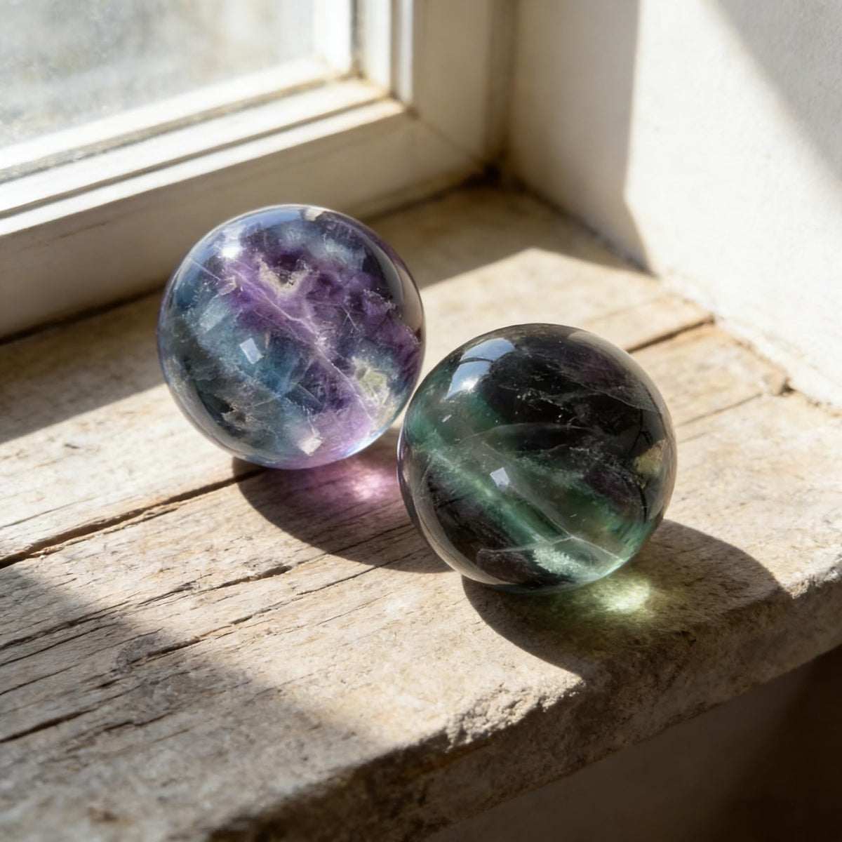 AierCrystal Natural Stone Crystal Sphere Feng Shui Home Decoration Ball Positive Energy Scrying Orb for Meditation Tool for Spiritual Space Purification Globe Diameter4-5cm Fluorite Sphere
