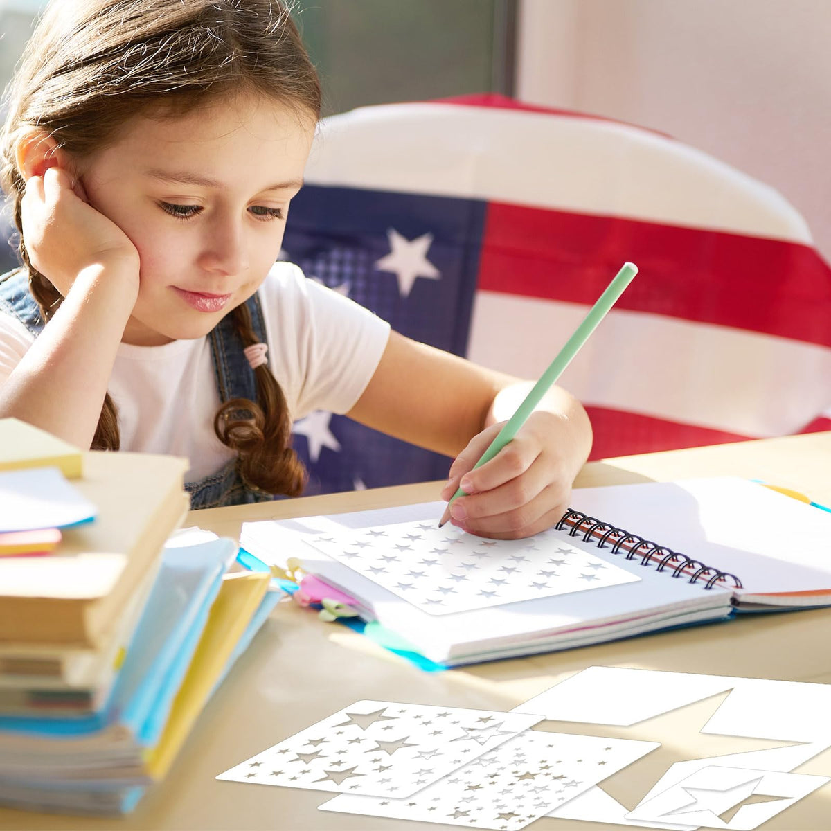 JarThenaAMCS 16Pcs Star Shape Stencils Patriotic Star Templates Stencils Reusable Plastic Drawing Painting Template for 250th Anniversary 4th of July Independence Day DIY Art Craft Painting on Wood