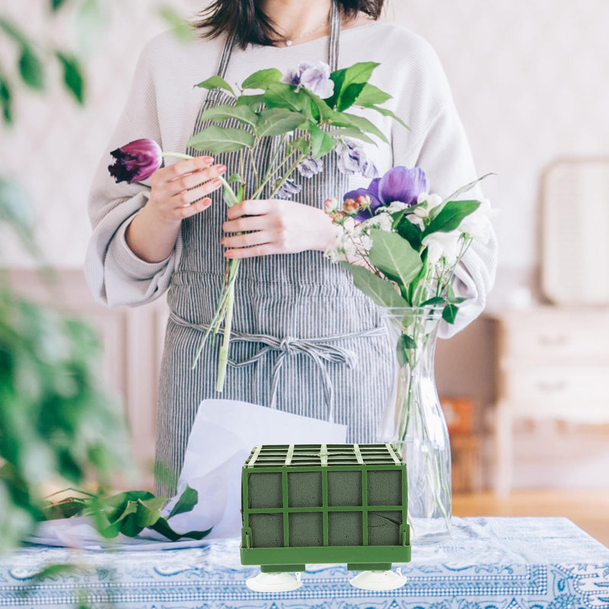 TOPPERFUN 2 PCS Floral Foam Cage, Flower Foam Holder with Suction Cups, Wet Floral Block for Wedding Car Decoration, Foa·m Cage for Flower Arrangements and DIY Bridal Bouquet, 4.32 x 4.32 x 3.54 in