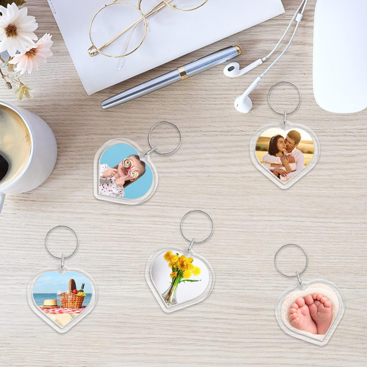 BRT Bearingshui 50pcs Pendant Picture Frame Keyrings, Clear Acrylic Photo Frame Keyring Holder, Make Your Own Personalized Keyring Kit, Heart Shaped Blank Photo Insert Keychain for DIY Craft