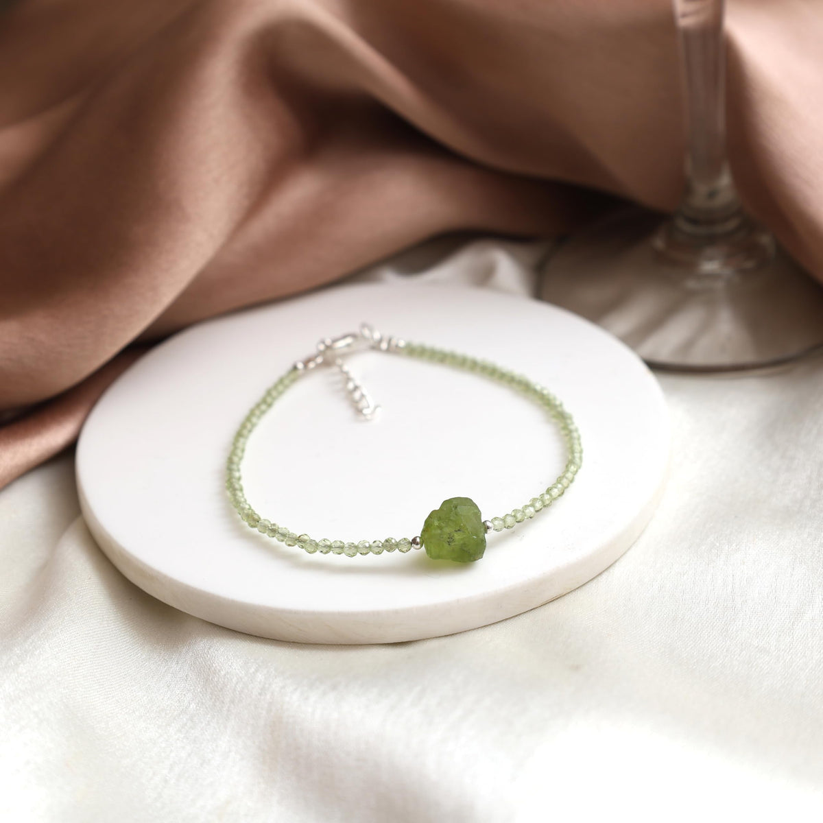 Gempires Natural Green Peridot Beads Bracelet with Raw Peridot Stone Jewelry August Birthstone Gemstone Gifts For Women Silver Plated 8 Inch Adjustable Chain