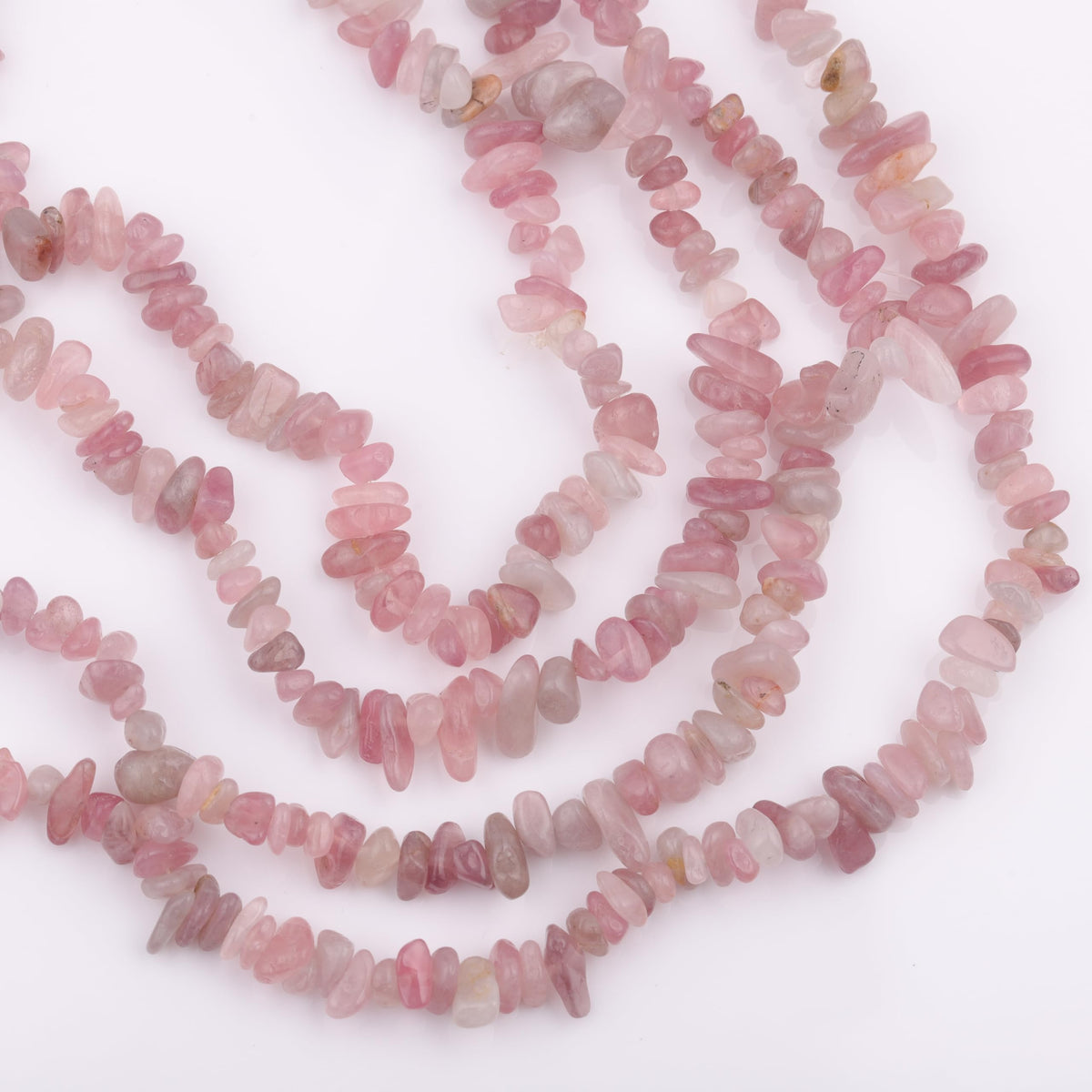 200pcs Natural Irregular Chip Stone Beads 5-8mm Pre-Drilled 30-inch Strand Semi-Precious Healing Crystal Beads for DIY Jewelry Making Bracelet Chakra Crafts Madagascar Rose Quartz