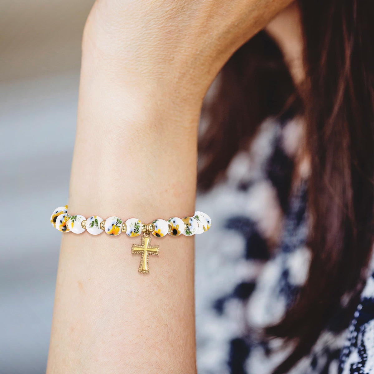 VIBILIA Cross Bracelets for Women, Cross Charm Vintage Jewelry, Sunflower Beaded Bracelet, Gold Handmade Stretch Jesus Baptism Christian Birthday Gifts for Women on Easter Mother's Day, Sunflower