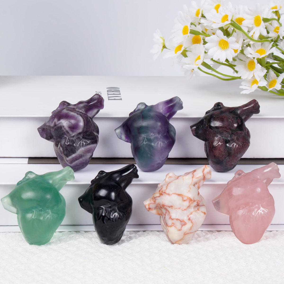 QLRSUXN Garnet Heart Crystal Figurines, 2.1 Inch Crystal Heart Love Statue for Home Decor, Meditation and Stress Relief, Hand Carved Natural Healing Stone Cardiac Sculpture Spiritual Gift for Women