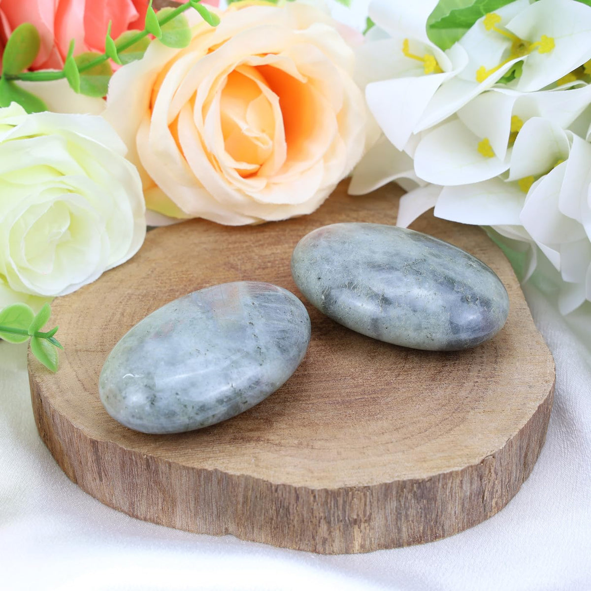 MAIBAOTA 2.4" Large Grey Labradorite Crystal Stone Polished Palm Stone Healing Crystals 0.7" Thick Natural Reiki Gemstone Worry Stone Energy Balancing Anxiety Stress Relief Meditation 1 Pc