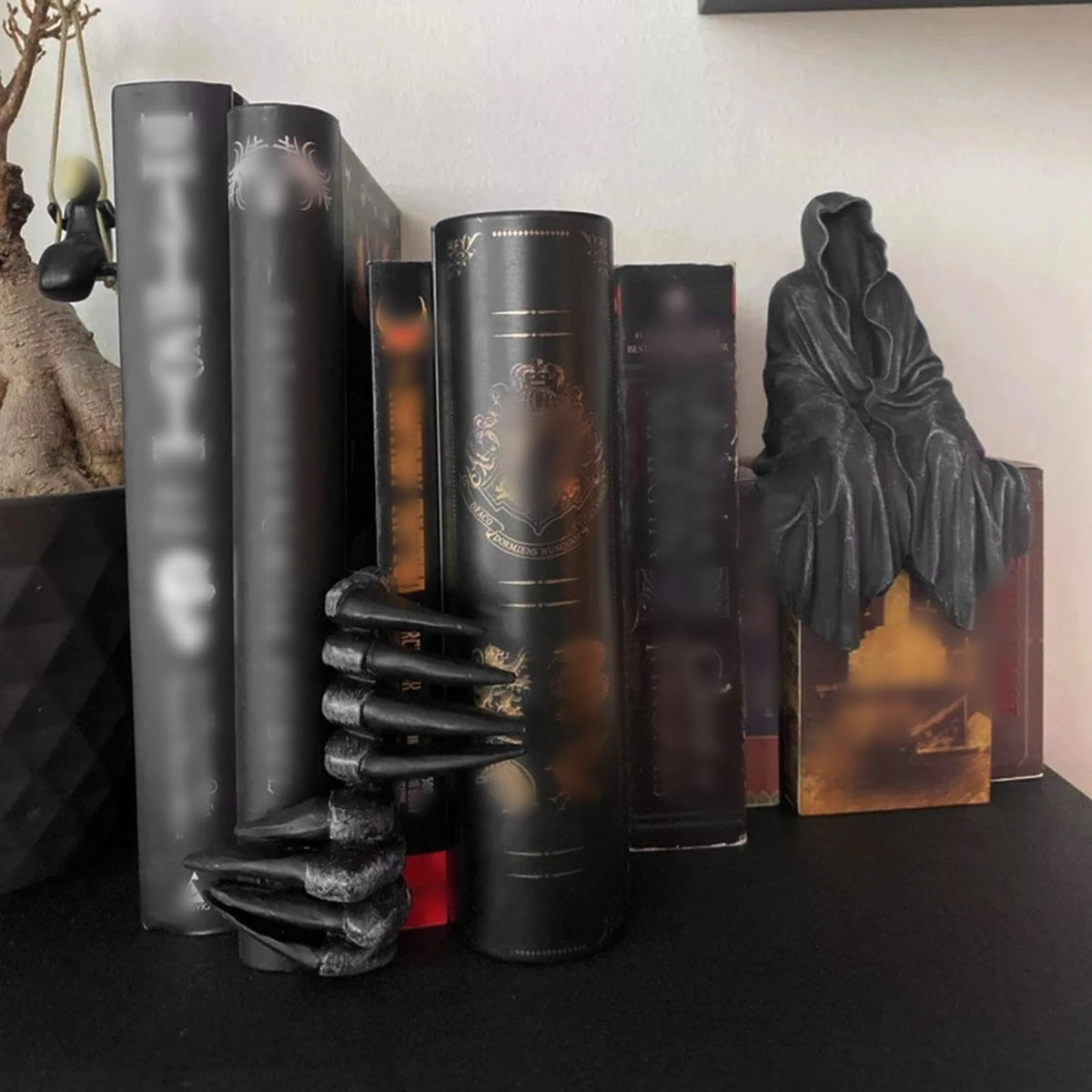 visdron Scary Ghost Hands Bookshelf Room Decor, Halloween Indoor Decorations for Bookshelf, Gothic Demon Claws Bookmarks Decorations Halloween Room Decor, Black