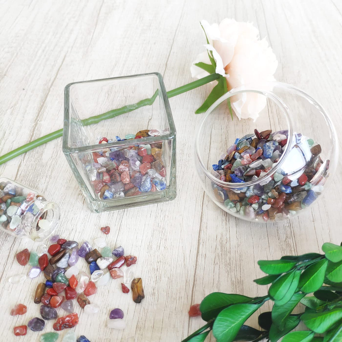 ZHIYUXI Chakra Crystal Vase Filler Crystal Chips Stone for Decoration Succulent Plants Vase Fish Tank Gravel Crushed Crystals Chips Gemstone Polished Healing Crystals Quartz Home Decor Gem Stones