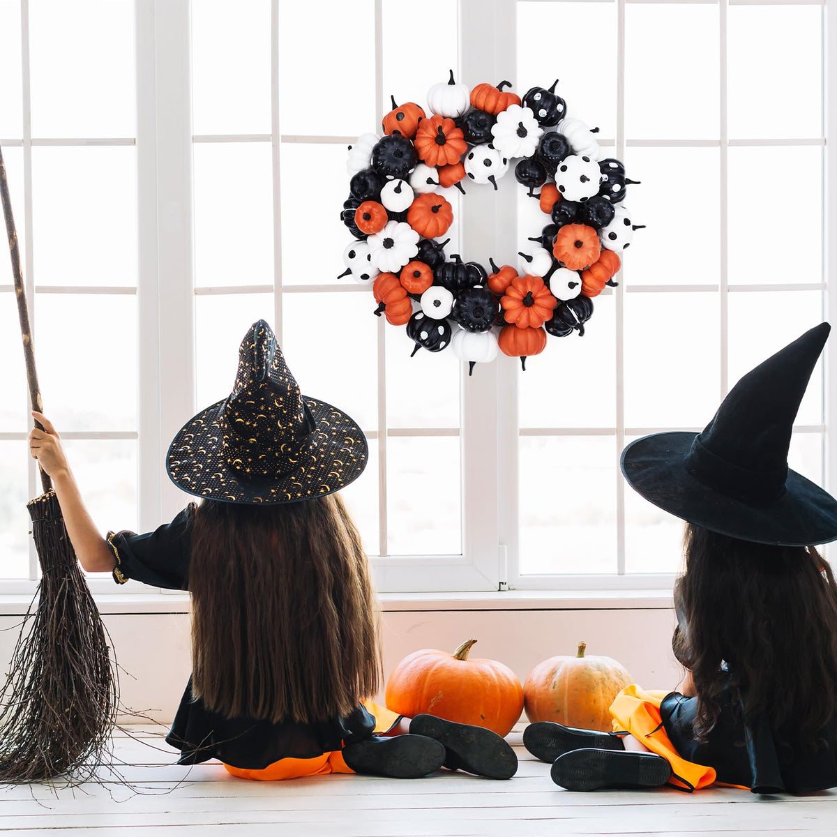 GarveeHome Halloween Pumpkin Wreath for Front Door, 18 in Fall Farmhouse Wreath with Orange, Black and White Pumpkins, Rattan Bottom Halloween Indoor Outdoor Home Party Decor