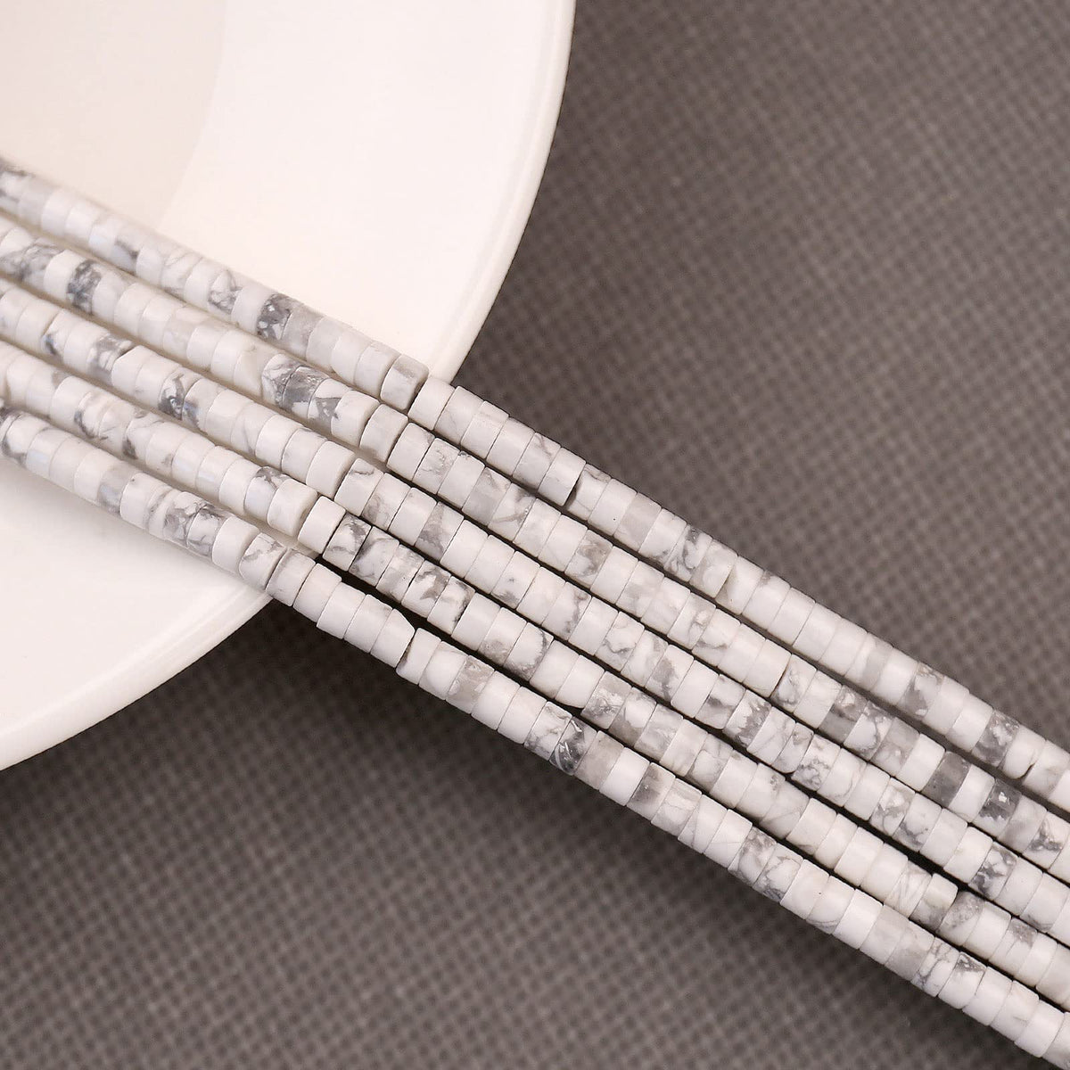 BONNY BOXX 150PCs Natural White Turquoise Spacer Beads, Loose Semi Precious Flat Round Gemstone Heishi Disc Stone Beads for Beading Jewelry Making 4mm*2mm