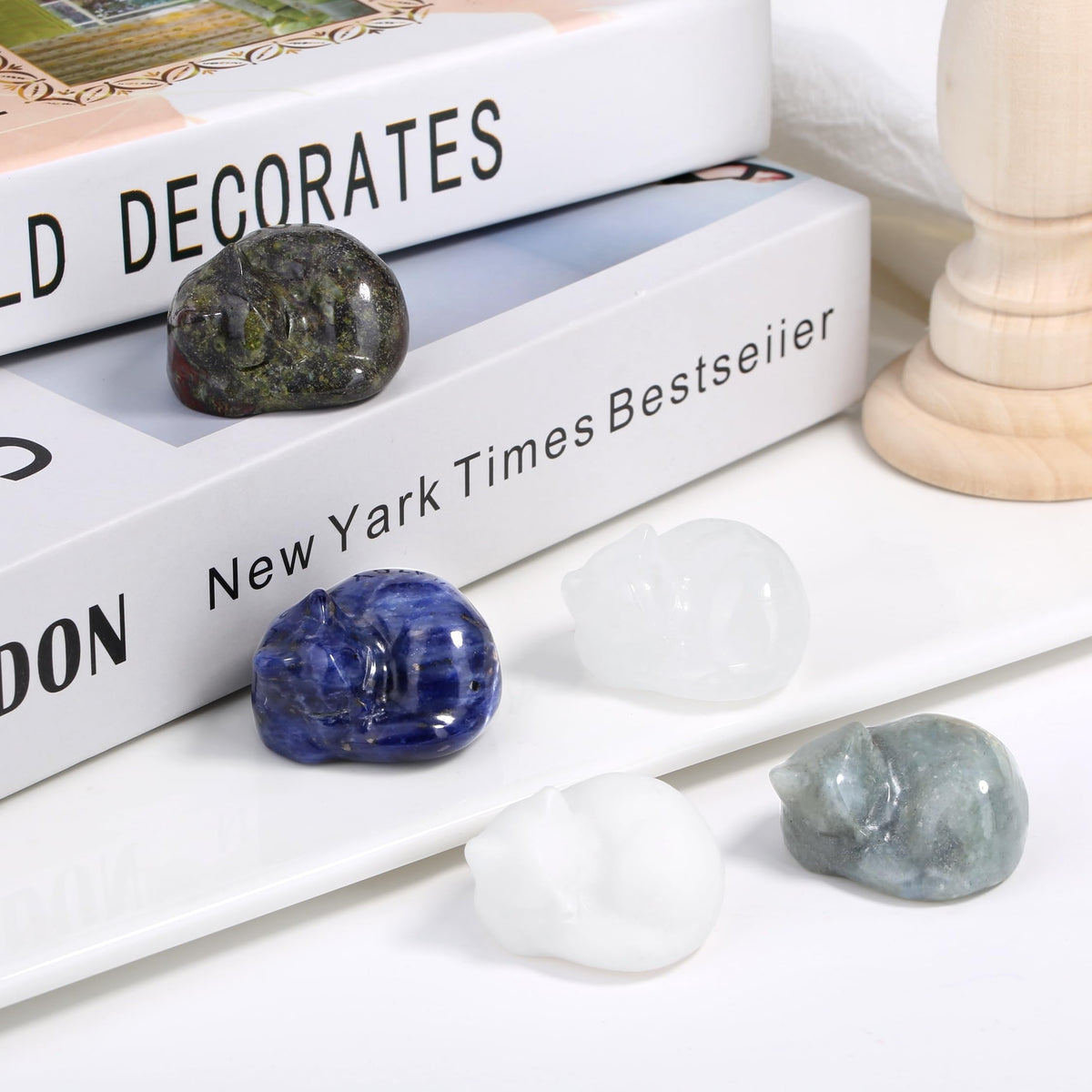 QINJIEJIE Clear Quartz Crystal Cat Statue Stone Healing Crystal Figurine Decor White Cat Gift Polished Gemstones Home Office Desk Decor Cats Gifts for Cat Lover Stocking Stuffers 1.6"