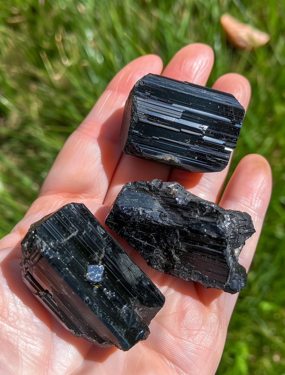 Luckeeper 0.5 lb Black Tourmaline Bulk Raw Crystals and Healing Stones for Tumbling, Wire Wrapping, Wicca Reiki,Meditation
