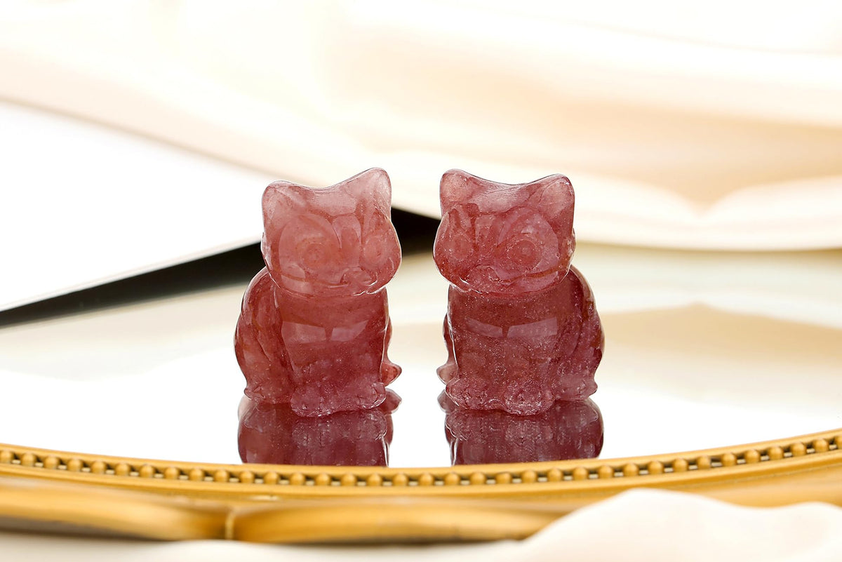 QINJIEJIE Strawberry Quartz Cat Crystals Figurines Carved Stone Healing Crystal Gemstone Sculpture Home Office Decoration Sitting Cat Statue Gifts for Women