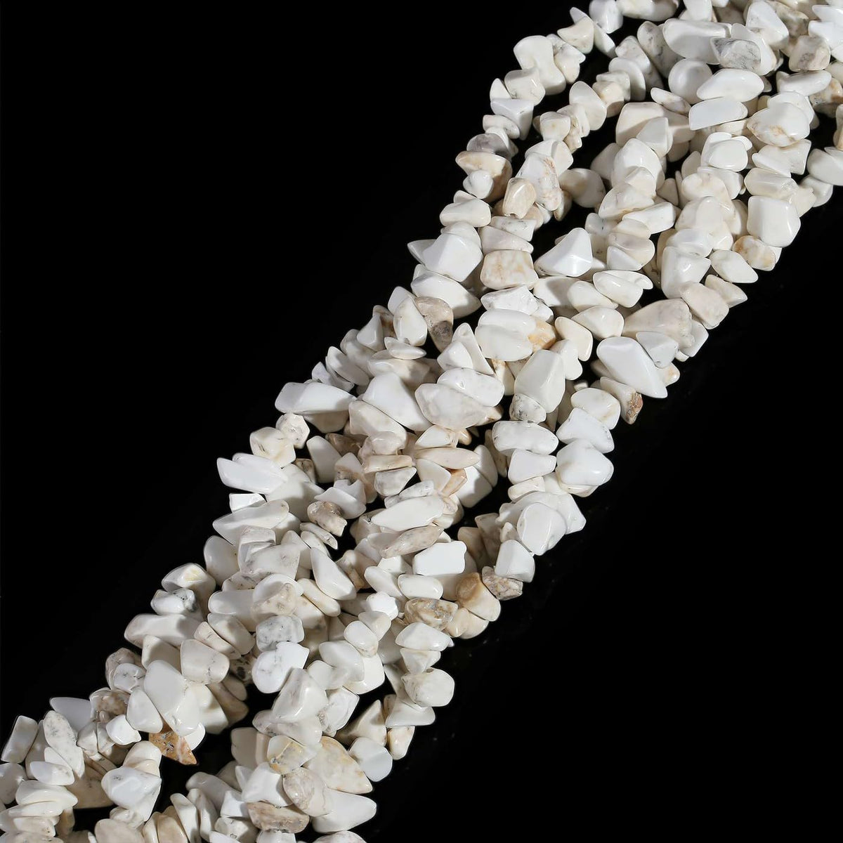 LAIDANLA White Howlite 400pcs Natural Chip Stone Beads 5-8mm Healing Crystal Irregular Gemstones Drilled DIY Loose Rocks Bead Crystal for Bracelet Earrings Necklace Jewelry Making Crafting