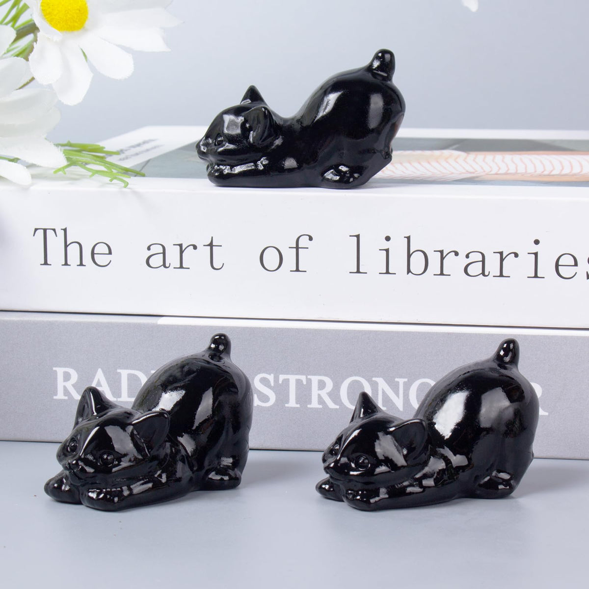 QLRSUXN 2 Inch Black Obsidian Cat Crystal Figurines, Kitten Statues for Kitten Lovers and Collectibles, Cat Decor Fingurines for Home Desk Office, Carved Healing Crystal Reiki Animal Gifts for Women