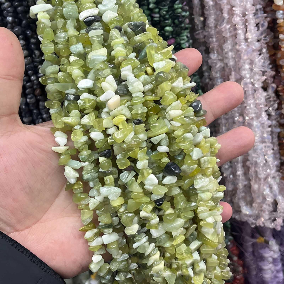 200pcs Natural Chip Stone Beads Gemstone Healing Crystal Loose Rock Bead Irregular Glass Seed Charm Beads Drilled DIY for Jewelry Bracelet Necklace Earrings Making Crafting Supplies (Green Jade 5-8mm)