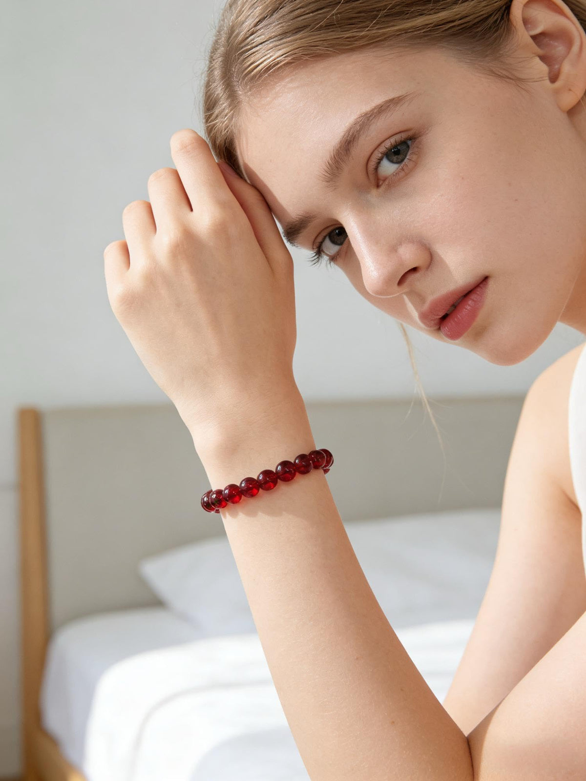 IETWIPNO Stretch Crystal Bracelet for Women,Elastic Beaded Bracelets Set of 1,Multicolor Healing Stone Adjustable Bangle,Gift for Her (10MM Round Red)