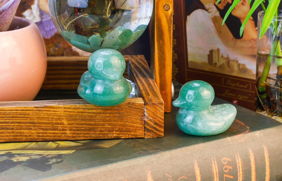 DUQGUHO Duck Figurine Statue Funny Deocr Gifts Green Aventurine Crystals Stones Lucky Duck Collectible Gifts Home Desk Office for Mom 1PC