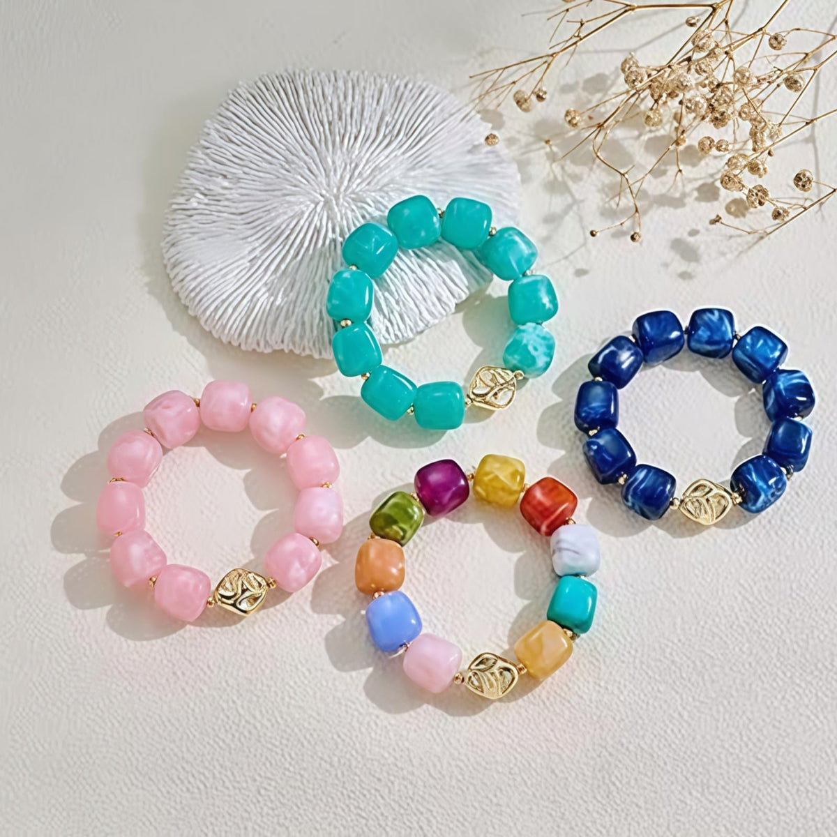 sunglnl Chunky Beaded Bracelets for Women, Boho Resin Vibrant Color Stretch Large Beads Summer Beach Statement Jewelry Gift (Gold Sky Blue)