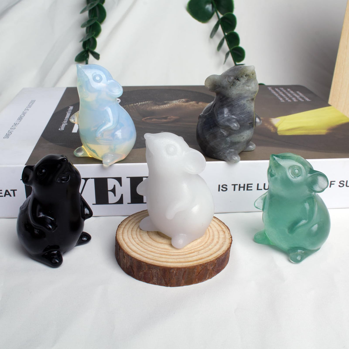 Ytbeoxk Handmade Obsidian Crystal Mouse Figurine Natural Quartz Mouse Sculpture Wealth Attracting Feng Shui Decor Mini Desk Ornament Meditation Crystal Animal.