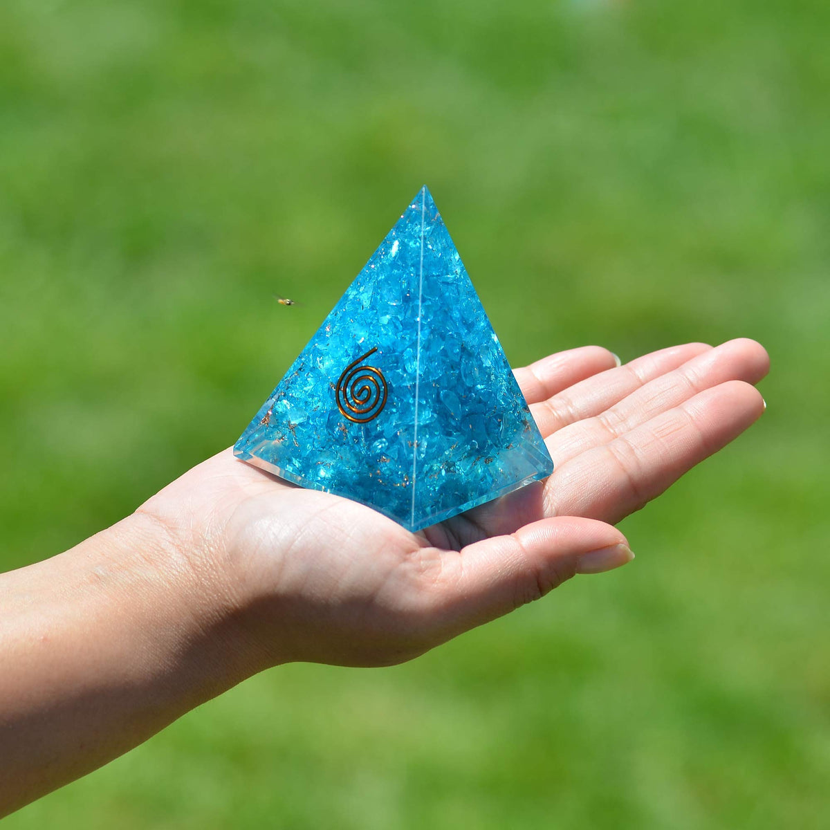 Orgone Pyramid with healing crystal and Stones- Aquamarine Orgone Energy Generator Nubian Pyramid for Spiritual Healing, Meditaion, Reiki Gifts, Office and Home Decor