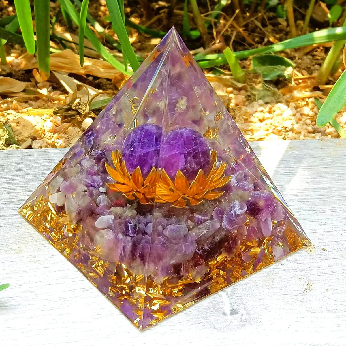 ycyingcheng Moonstone Crystal Orgone Pyramid Ogan Crystal Energy Tower, Nature Reiki Chakra Crushed Stone Jewelry, Crystal Pyramid for Home Decor (Lotus Base Amethyst)